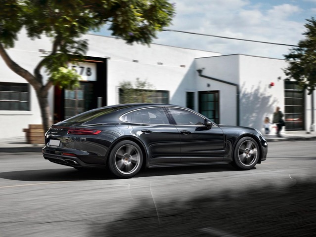 Panamera 2.9 4 E-Hybrid Sport Turismo 10 years Edition - 3/4 anteriore