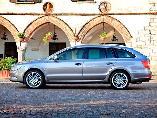 Superb 1.4 TSI Wagon Comfort - lateral