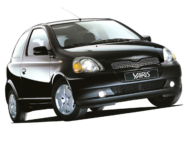 Yaris 1.3i 16V cat 3 porte Luna '03 - 3/4 anteriore