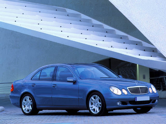 E 200 NGT Bi-power cat Classic - 3/4 anteriore