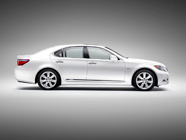 LS 600h - lateral