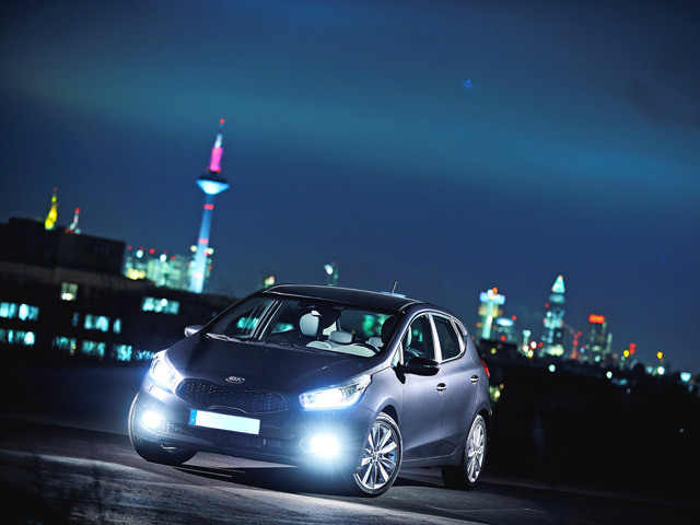 cee'd 1.6 CRDi 110 CV 5 porte high tech - 3/4 delantero