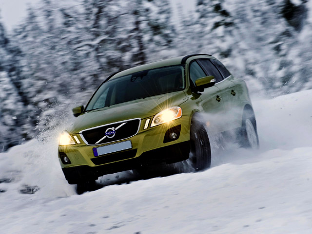 XC60 2.4 D 175 CV FWD DRIVe Kinetic - 3/4 delantero