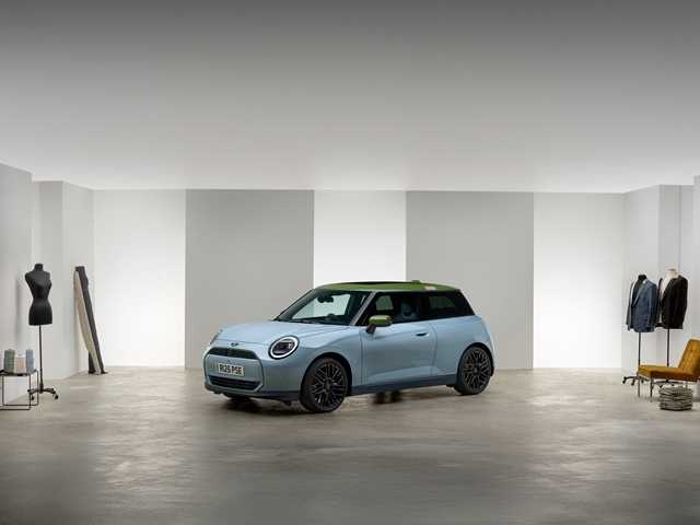 Mini Cooper SE Paul Smith Edition - E2