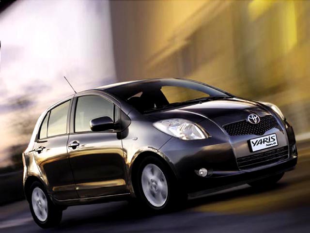 Yaris 1.3 5 porte Navi - 3/4 anteriore