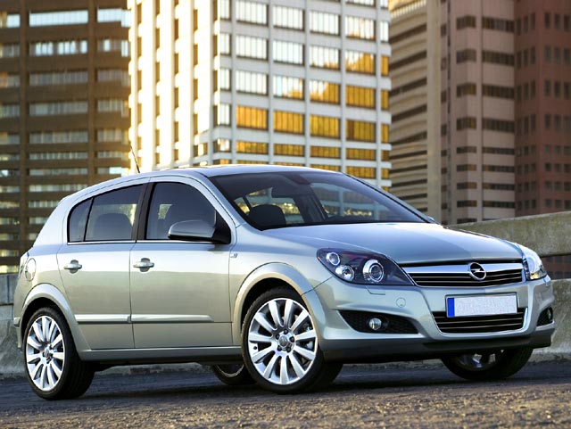 Astra 1.7 CDTI 125CV 5 porte Cosmo - 3/4 anteriore