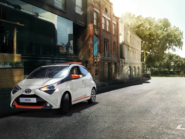 Aygo 1.0 VVT-i 72 CV 5 porte x-wave orange - 3/4 anteriore