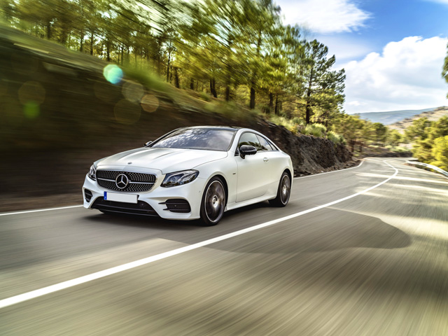 E 300 d Auto 4Matic Mild hybrid Sport - 3/4 anteriore