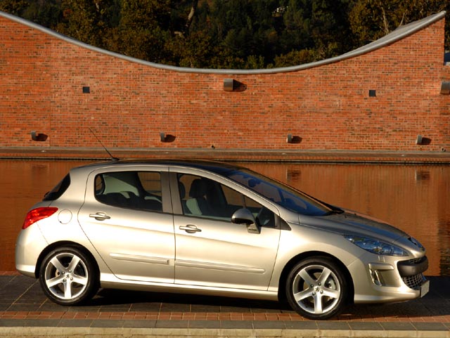 308 1.6 8V HDi 112CV 5p. Sportium - 3/4 delantero