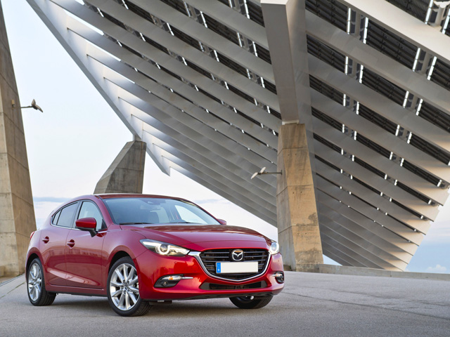 Mazda3 2.2 Skyactiv-D Exceed - 3/4 anteriore