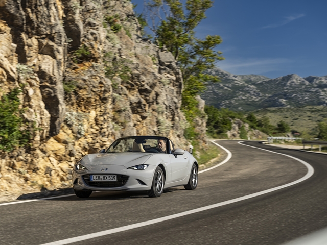 MX-5 1.5L Skyactiv-G Kazari - E2