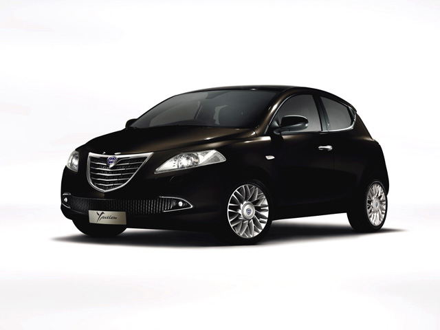 Ypsilon 1.2 69 CV 5 porte S&S Black&Red - 3/4 anteriore
