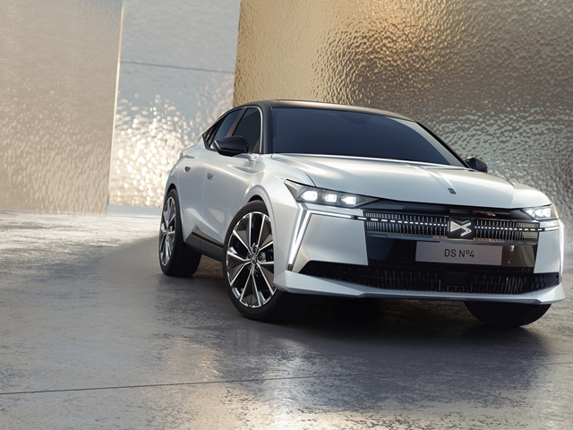 DS N°4 Plug-in Hybrid 225 Étoile Pelle Nappa - E2