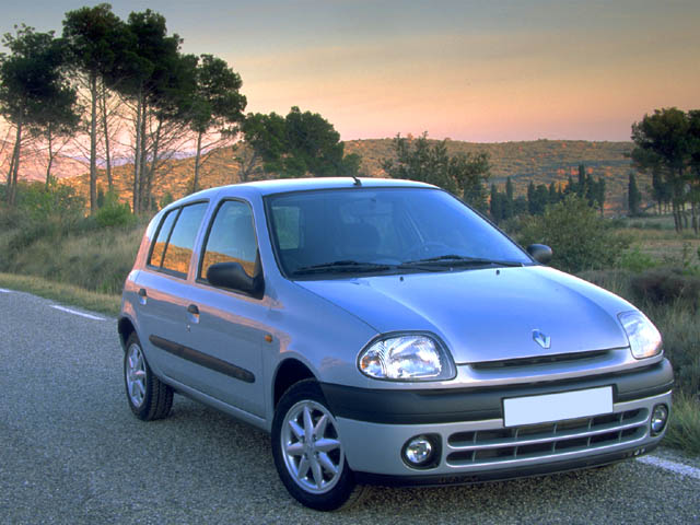 Clio 1.4 16V cat 5 porte Proactive RXE - 3/4 anteriore