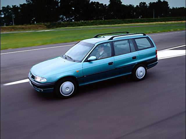 Astra 1.4i 16V cat Station Wagon Club - 3/4 anteriore