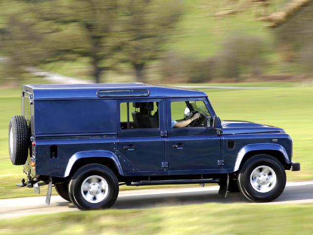 Defender 110 2.4 TD4 Hard Top SE - 3/4 posteriore