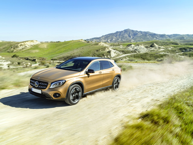 GLA 180 d Business - 3/4 anteriore