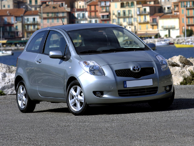 Yaris 1.0 3 porte Now Eco - 3/4 anteriore