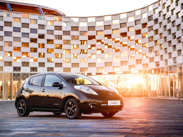 Leaf Black Edition 30KWh - E2